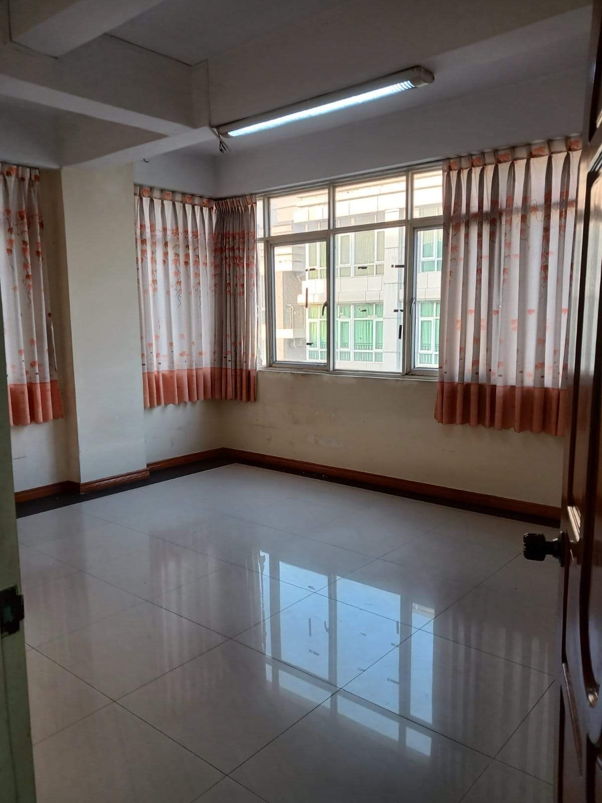 ရန်ကင်းမြို့နယ်၊ကွန်ဒိုအငှား