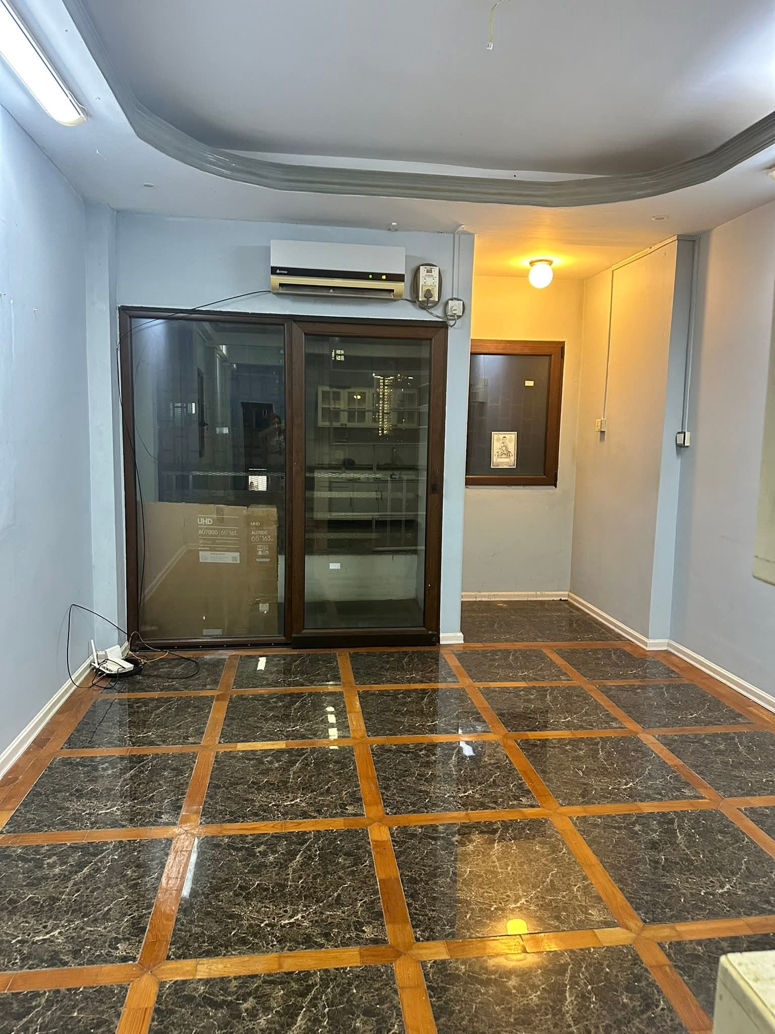 ဗဟန်းမြို့နယ်၊ တက္ကသိုလ်ရိပ်သာလမ်းမပေါ် minicondoအငှားခန်း