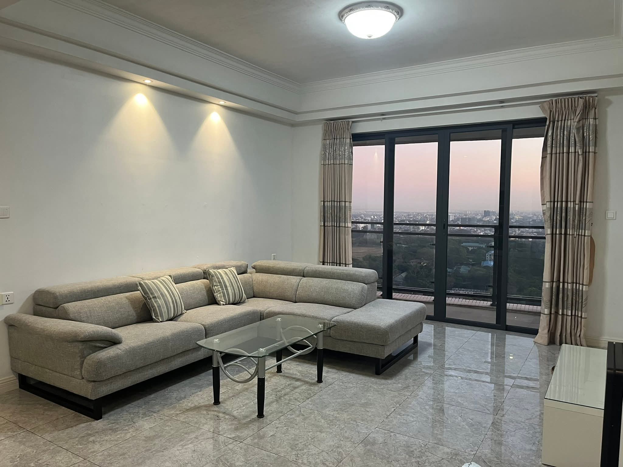 ရန်ကင်းမြို့နယ်၊ Golden City Condo အဌား