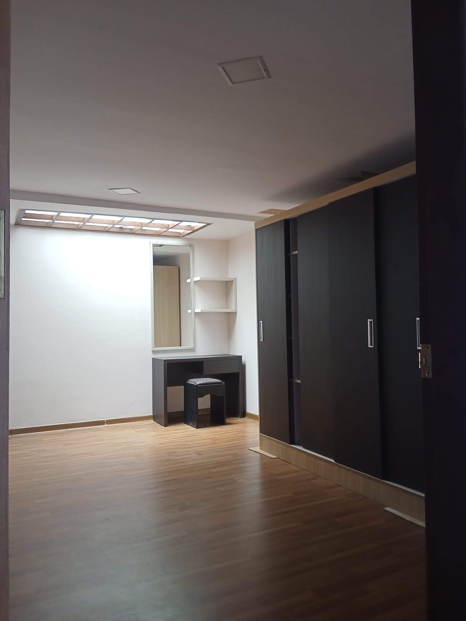 မရမ်းကုန်းမြို့နယ်၊ P.enthouse အရောင်း