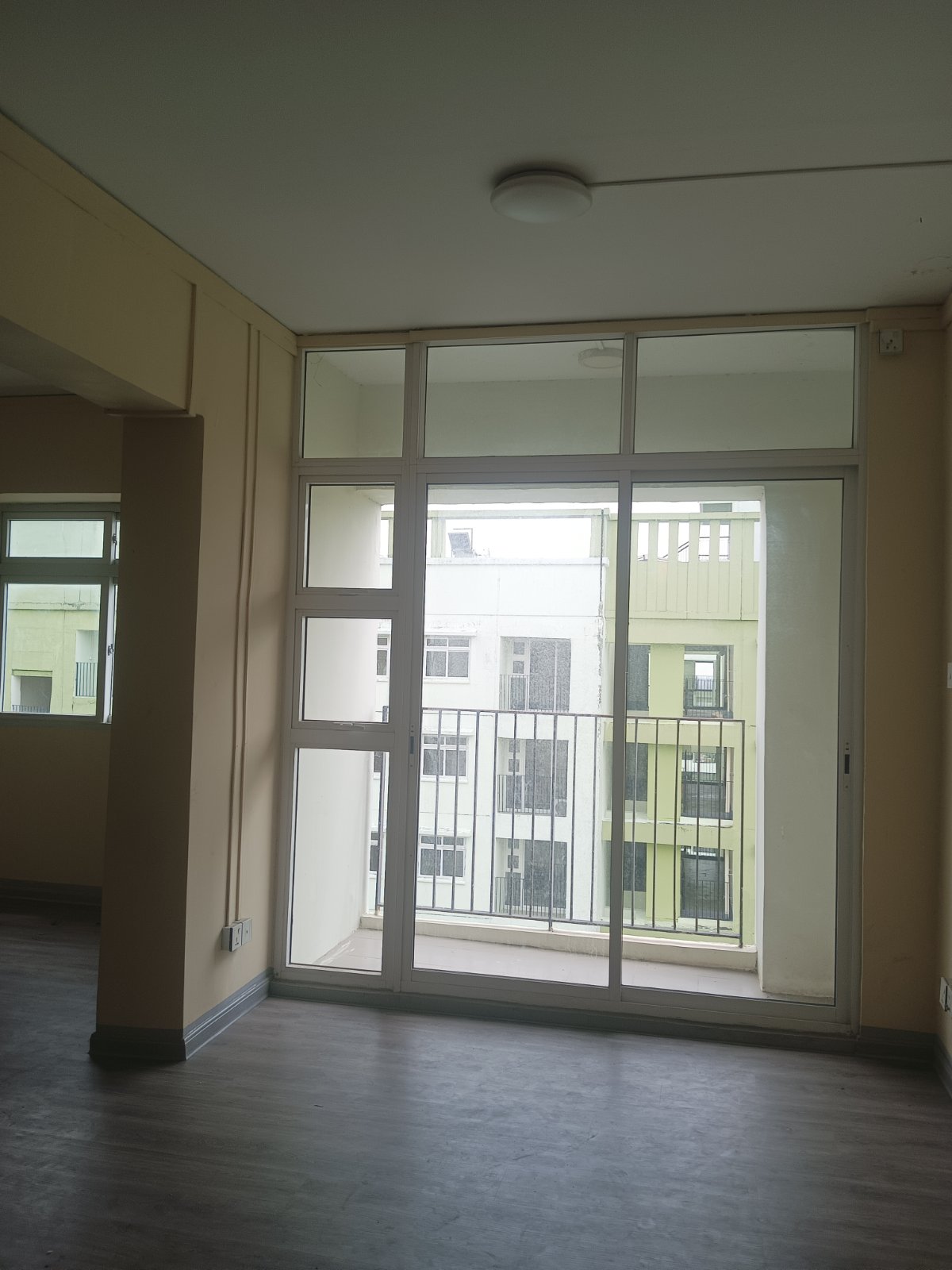 ရတနာနှင်းဆီအိမ်ရာ