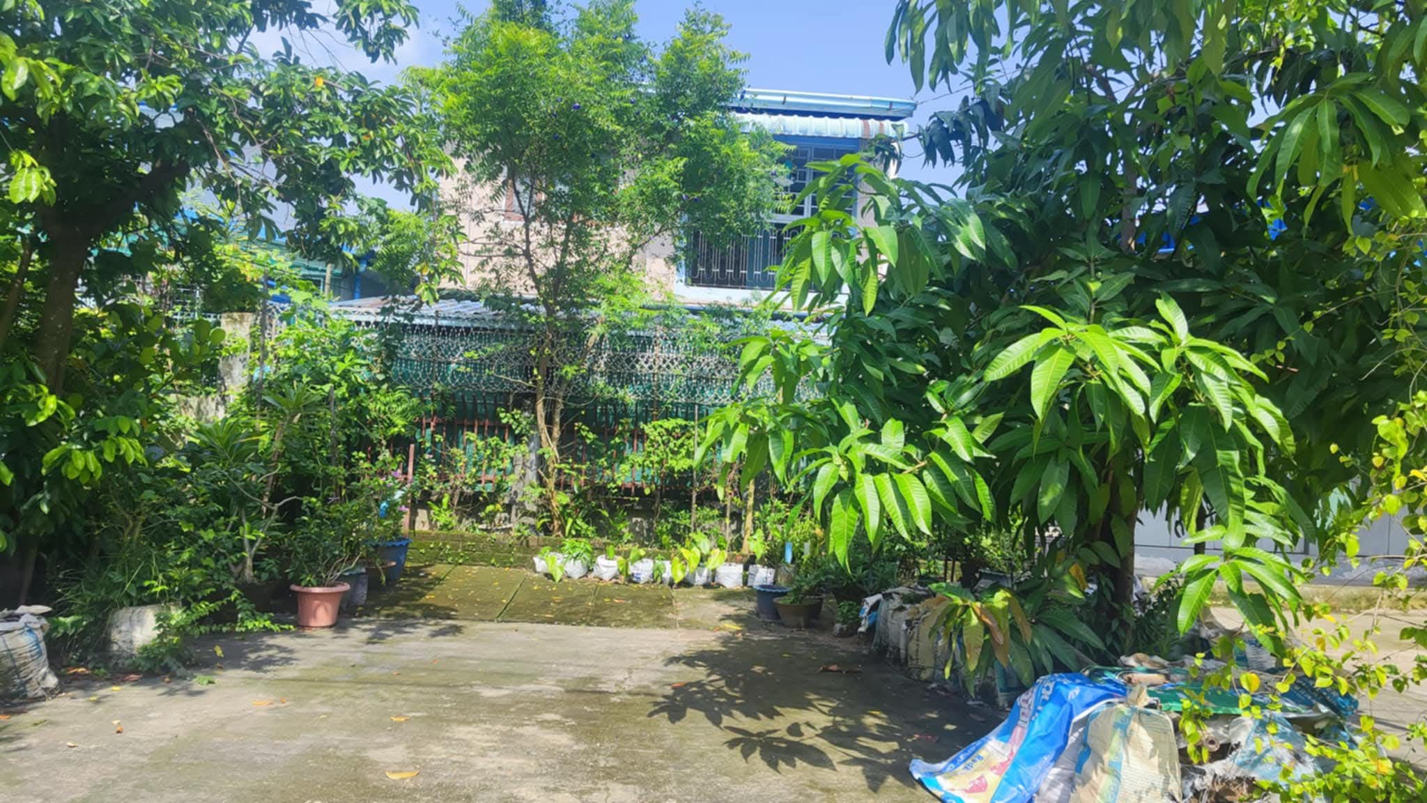 မြောက်ဒဂုံမြို့နယ် လုံးချင်းအိမ်အရောင်း