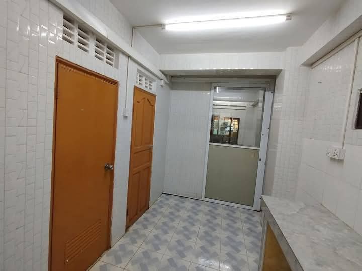 သာကေတမြို့နယ်၊ မြေညီအရောင်း