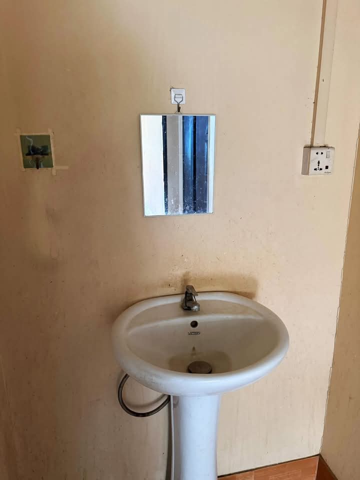 မြောက်ဒဂုံမြို့နယ်ဘဏ်ချိတ်ရလုံးချင်းအရောင်း