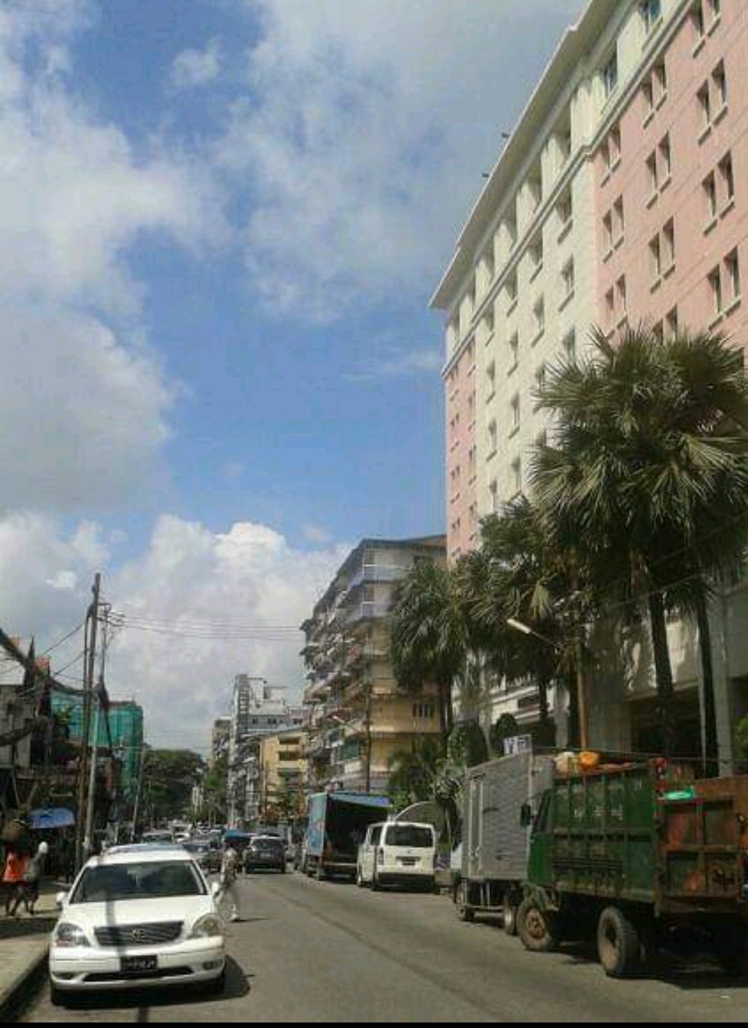 ဒဂုံမြို့နယ်၊ယောမင်းကြီးကွန်ဒိုအရောင်း