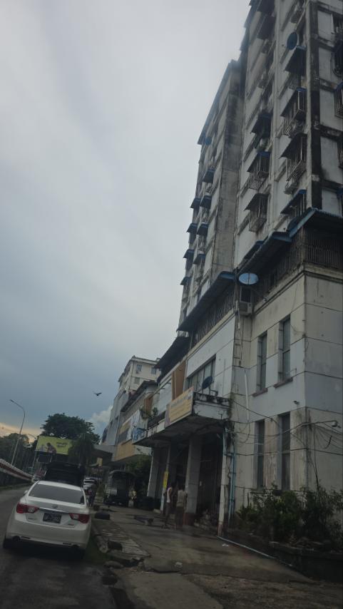 ပုဇွန်တောင်မြို့နယ်condoအရောင်း