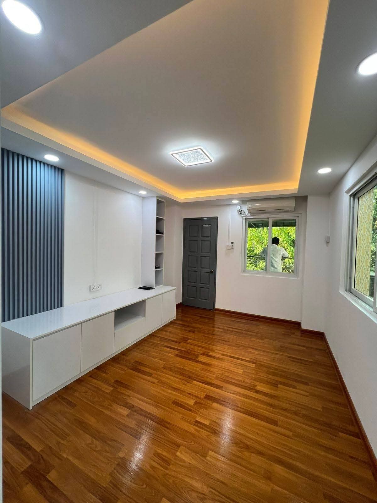 ကြည့်မြင်တိုင်မြို့နယ်တိုက်ခန်းအရောင်း