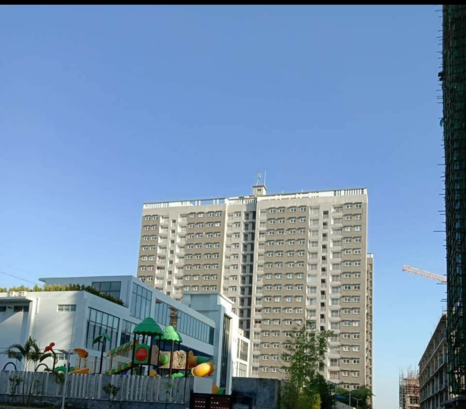 ဒဂုံဆိပ်ကမ်းမြို့နယ်၊ ဧရာချမ်းသာကွန်ဒိုအရောင်း